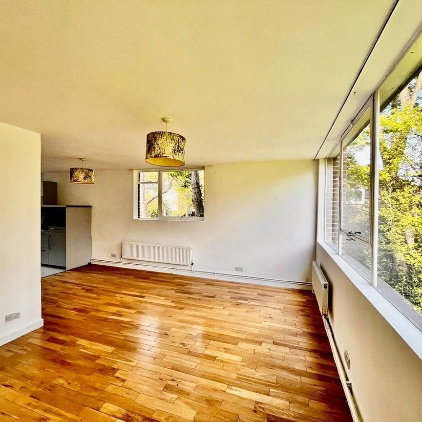 2 Bed Flat, Carlton Court, SE19 - Photo 1