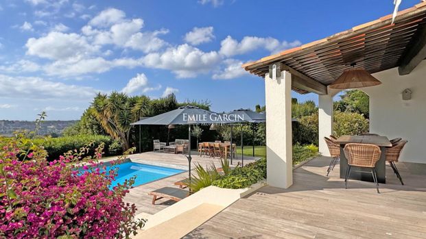 A louer, Mougins, propriété moderne entièrement rénovée, 4 chambres doubles, piscine - Photo 1