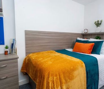Room in a Shared Flat, Grafton St, M13 - Photo 1