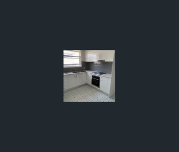 Ground floor unit in walking distance to the Beach - Photo 1