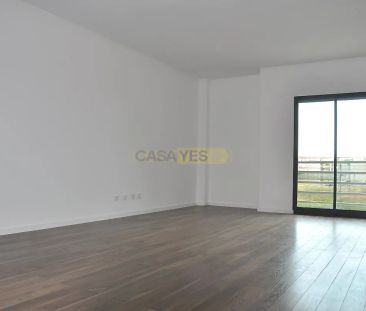 Apartment T2 in Laranjeiro e Feijó, Almada - Photo 3