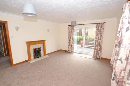 3 bedroom end of terrace house to rent - Photo 5