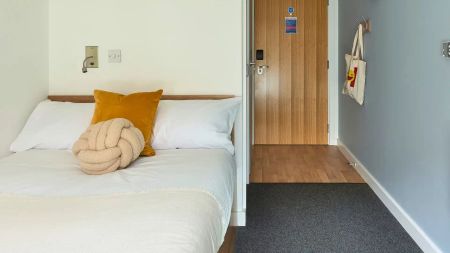 Accessible Gold Ensuite - Photo 5