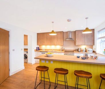 6 bedroom semi-detached house to rent - Photo 4