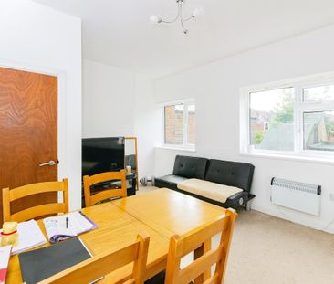 High Street, Gosport - Photo 3