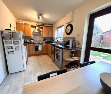 3 bedroom semi-detached house to rent - Photo 6