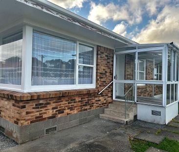 Charming 2BR Unit w/ Conservatory! - Photo 6