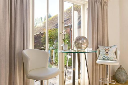 4 bedroom semi-detached house to rent - Photo 5