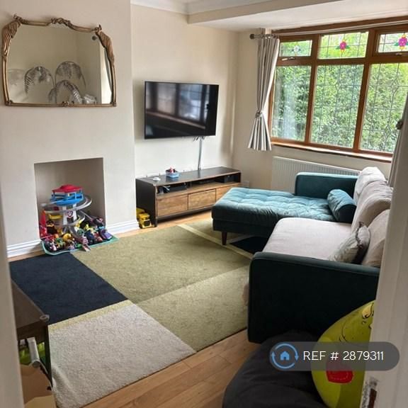 3 bedroom semi-detached house to rent - Photo 1