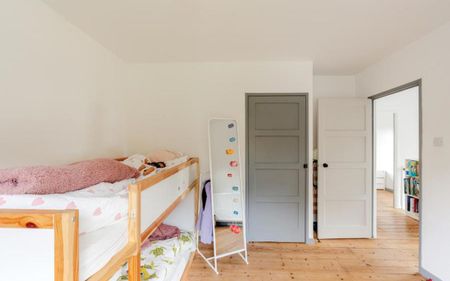 Immaculate three bed family home within easy access to Southmead Hospital, Henleaze, Gloucester Road and the City Centre. - Photo 5