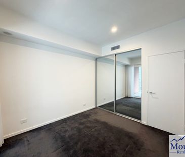 Stylish Apartment with Gym & Secure Parking! - Photo 4