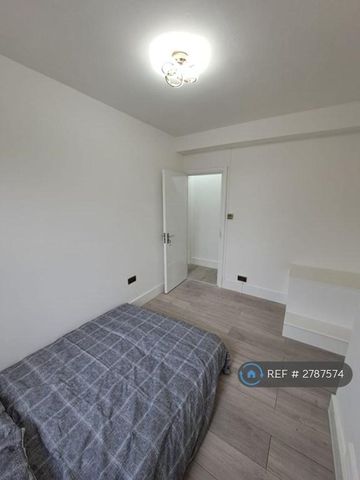 4 bedroom terraced house to rent - Photo 2