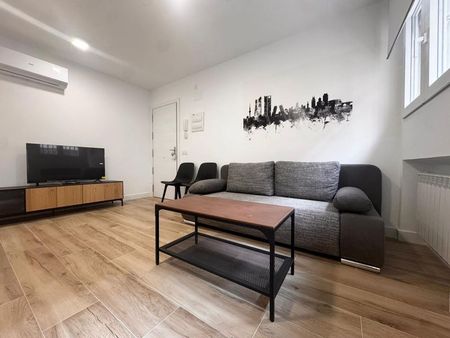 Alquiler de piso en Calle de la Infanta Mercedes, 46 - Photo 2