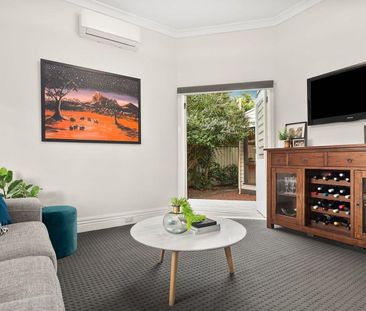 Family Home Opposite Parkland - Photo 2