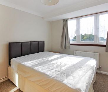 4 bedroom end of terrace house to rent - Photo 4