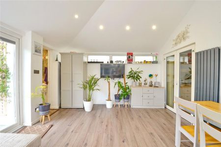 4 bedroom semi-detached house to rent - Photo 5