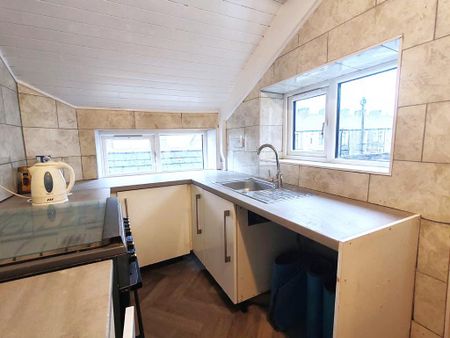 3 bedroom terraced house to rent - Photo 3