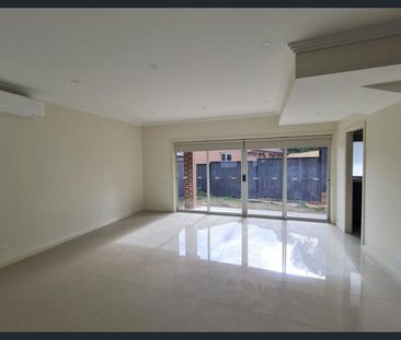 2/70 Lorraine Crescent, Jacana, Vic 3047 - Photo 6