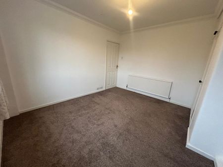 4 bedroom semi-detached house to rent - Photo 5