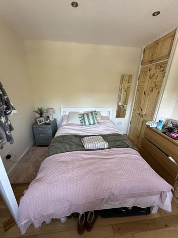 3 bedroom flat to rent - Photo 4