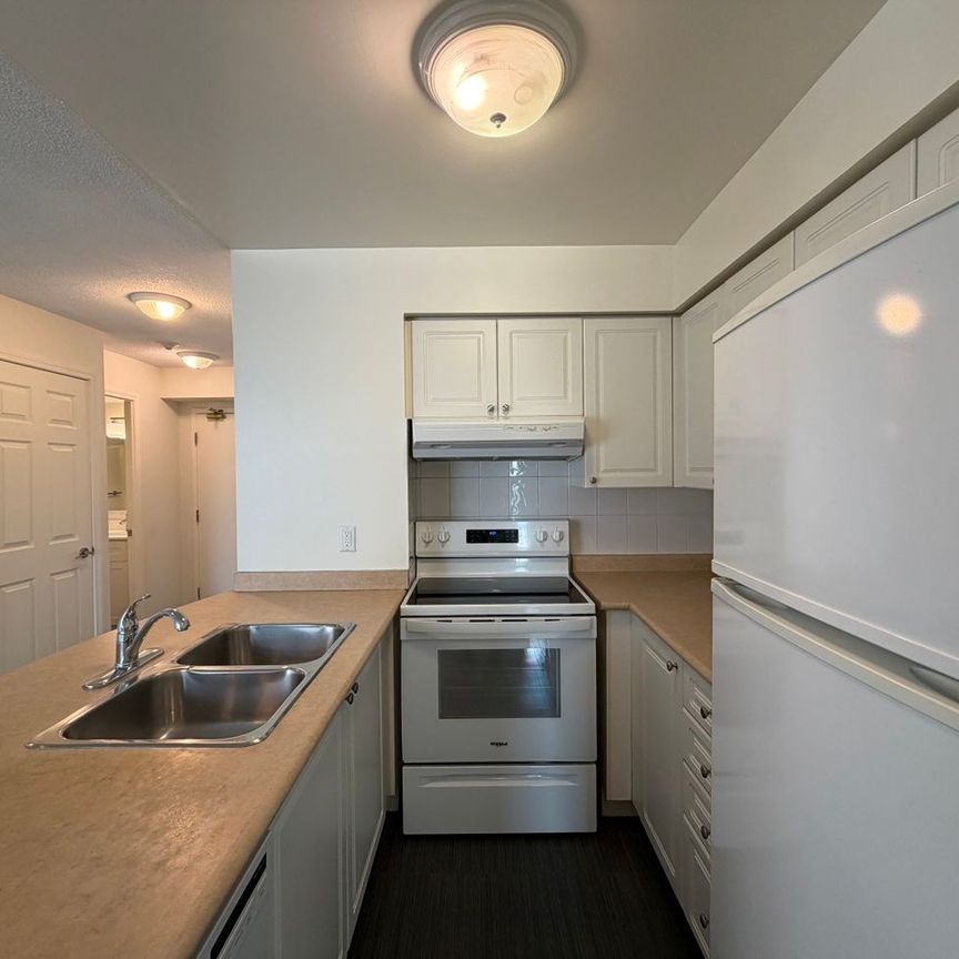 For Lease - 8 Hillcrest Avenue Unit# 1701, Toronto, Ontario - Photo 1