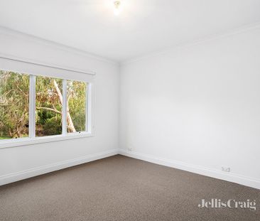 9 Piccadilly Close, Greensborough - Photo 2