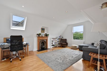 3 Bed Flat, Barrowgate Road, W4 - Photo 2