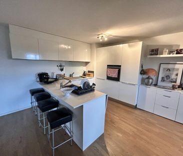 Nice volume for this 3.5 room apartment with a view of the lake and... - Foto 1