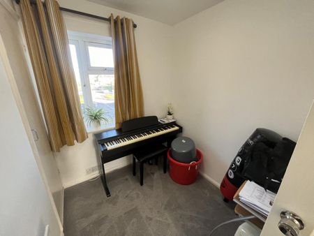 3 Bedroom Terraced House - Photo 4