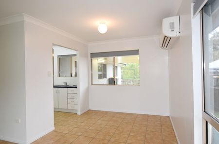CALLING ALL FAMILIES! GREAT LOCATION, WITHIN MINUTES TO SCHOOLS AND SHOPS! - Photo 2