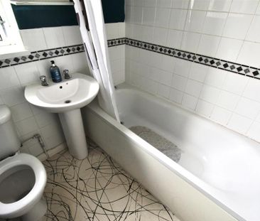 2 bedroom end of terrace house to rent - Photo 5