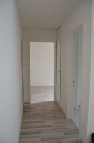 "Moderne 3.5 Zimmer-Wohnung mit schönem Balkon" - Photo 3