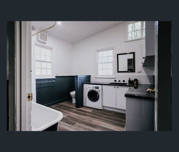 BEAUTIFULLY RENOVATED COTTAGE WITH GARDEN VIEWS - Photo 3