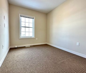 Townhouse For Lease | X8119084 - Photo 1