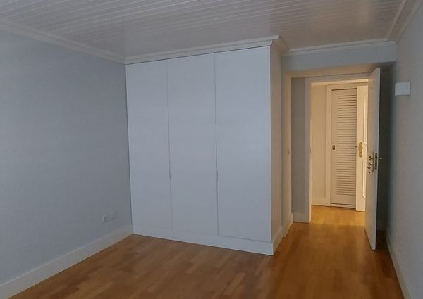 Apartamento T4 para Arrendamento com Garagem em zona prestigiada no Porto