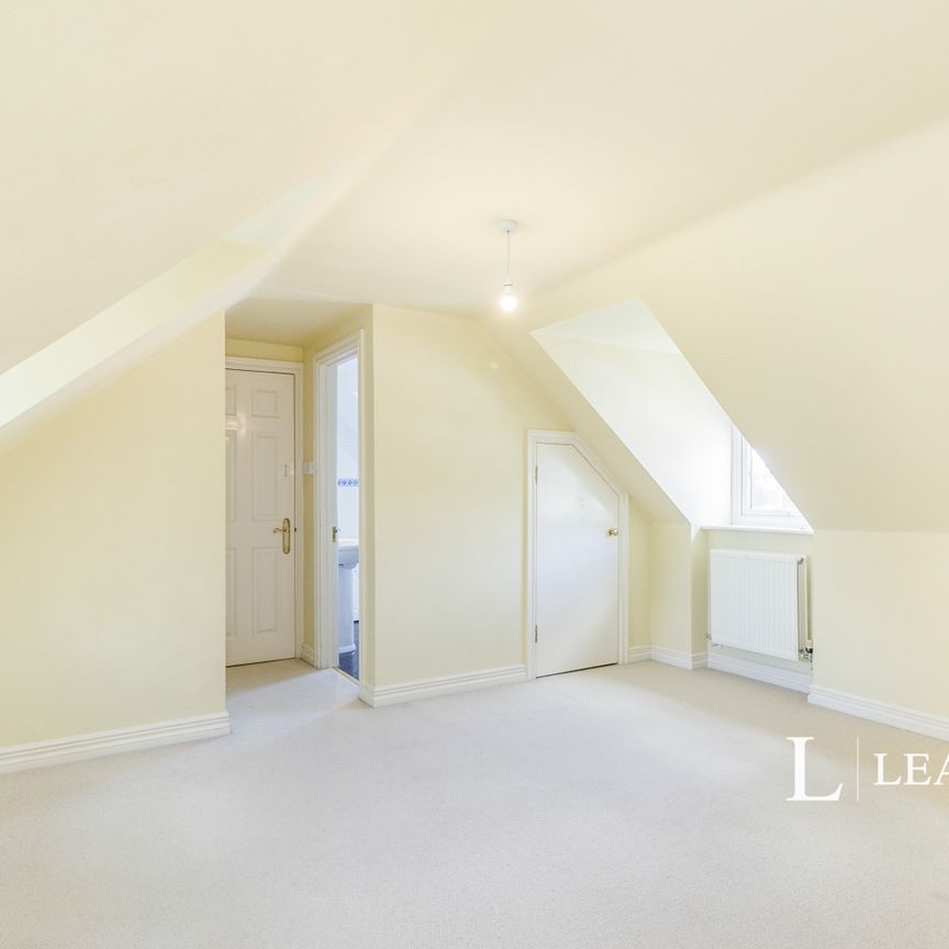 3 bedroom maisonette to rent Thames Street, Weybridge, Surrey, KT13 - Photo 1