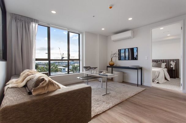 Modern, Sunny & Spacious - Photo 1