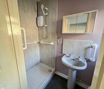 Meadow Side, Ammanford, SA18 - Photo 3