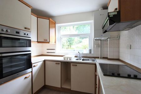 3 bedroom semi-detached house to rent - Photo 4