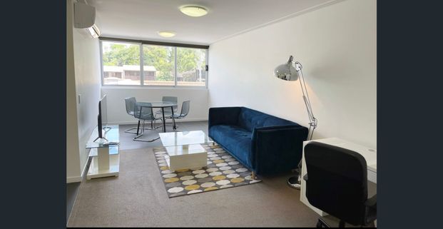 Superb one-bedroom apartment in the heart of Kelvin Grove with unlimited internet - Photo 1