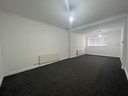 Lady Margaret Road, Greater London, UB1 - Photo 4