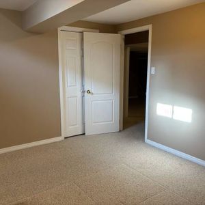 Basement apartment for rent 1 bed + den + bath in Mississauga $1,700 + 30% util - Photo 2