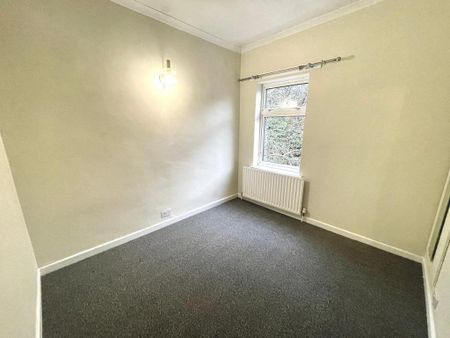2 bedroom end of terrace house to rent - Photo 2
