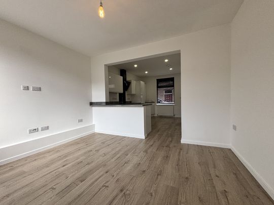 Alma Street West - Photo 1