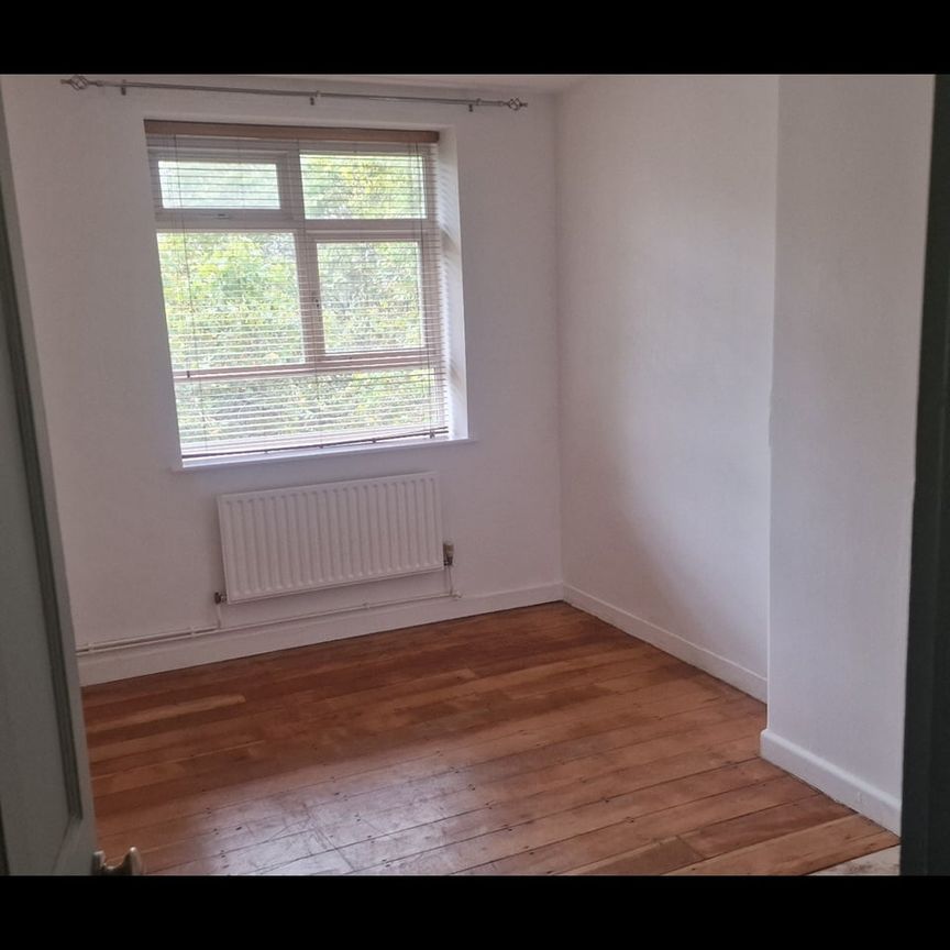 2 Bed Flat, Rivermead House, E9 - Photo 1