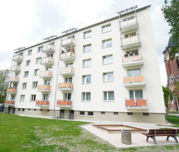 Lichtblick im Obergeschoss: traumhafte Aussicht & warmes Holzambiente - Photo 4