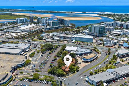 Location, Location, Location - Walk to Plaza, CBD & Beach! - Photo 2