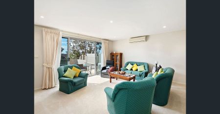 Expansive easycare villa in family-friendly pocket - Photo 4