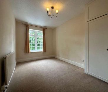 Ivy Drive, Lightwater, GU18 - Photo 3