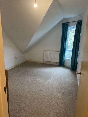 Two Double Bedroomed Second Floor Apartment in Taunton - Photo 2